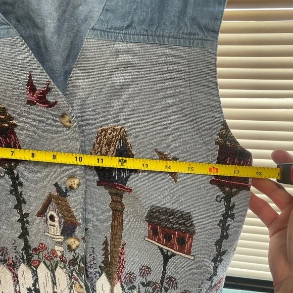 Vintage Orvis women’s medium Chic Denim Vest with Embroidered Birdhouse Design - Picture 7 of 8